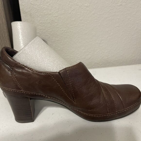 WOMENS CLARKS ARTISAN SLIP ON LEATHER BROWN SHOES SIZE 7 1/2 Heel 2.5” - Picture 3 of 11